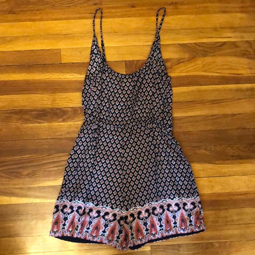 Patterned Romper - Picture 2 of 8